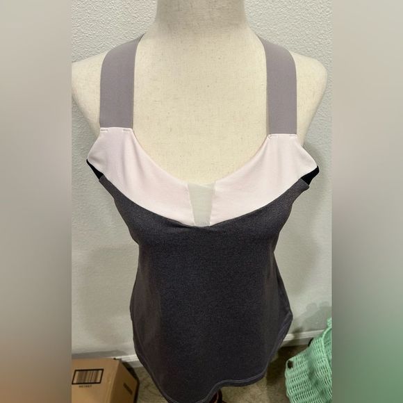 ALO Yoga Tank - Picture 2 of 5